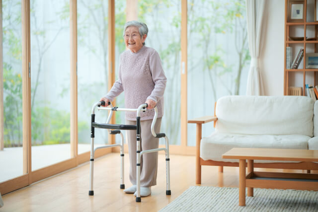 介護用歩行器の正しい選び方とは？介護用歩行器の種類と特徴について解説